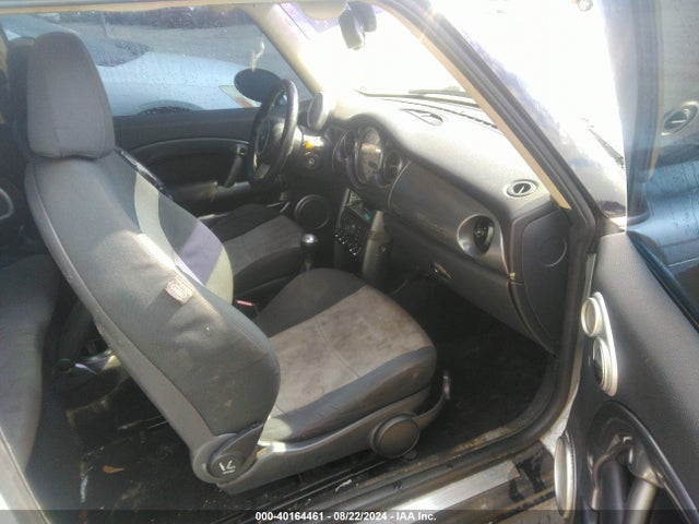 2006 MINI COOPER S WMWRE33516TN29320 Photo 4