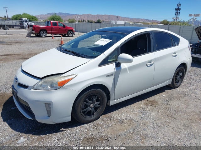 JTDKN3DUXE1757126 Toyota Prius Three