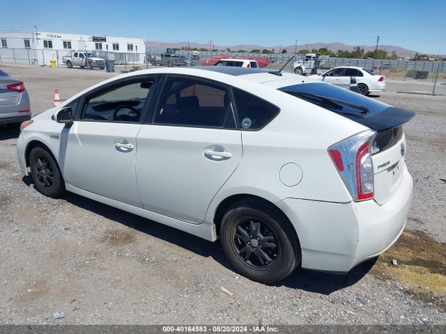 JTDKN3DUXE1757126 Toyota Prius Three