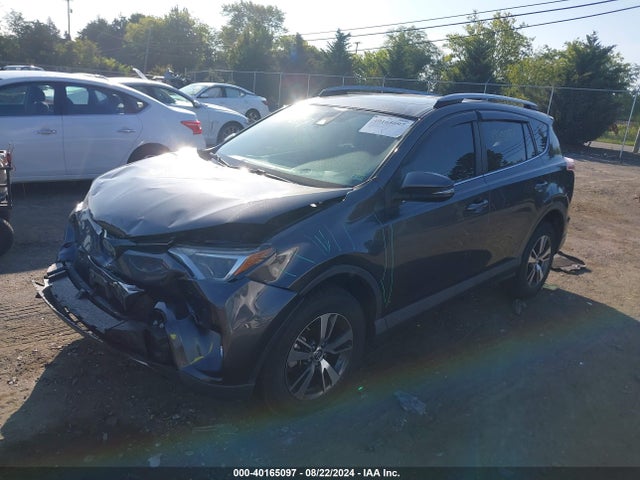 Toyota Rav4 Xle 2017 JTMRFREV8HJ131343 Image 2