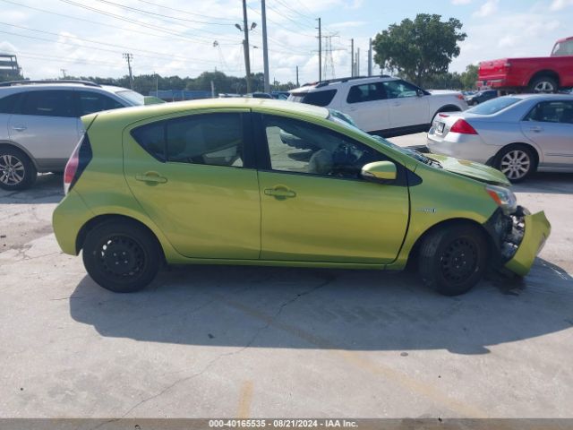 JTDKDTB30F1096768 Toyota Prius C One