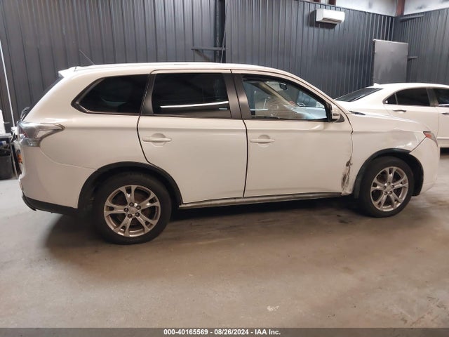 JA4AD3A38FZ000250 Mitsubishi Outlander Se