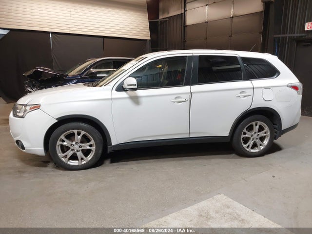 JA4AD3A38FZ000250 Mitsubishi Outlander Se