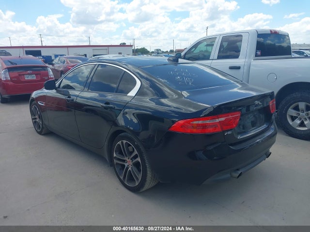 2017 JAGUAR XE SAJAD4BV6HA955613 Photo 2