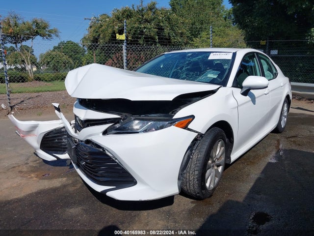 Toyota CAMRY LE 2020 4T1C11AKXLU944641 Image 2