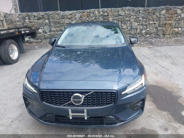 7JRL12TL1RG319859 Volvo S60 B5 Plus Dark Theme