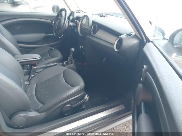 2011 MINI COOPER WMWSU3C59BT095792 Photo 4