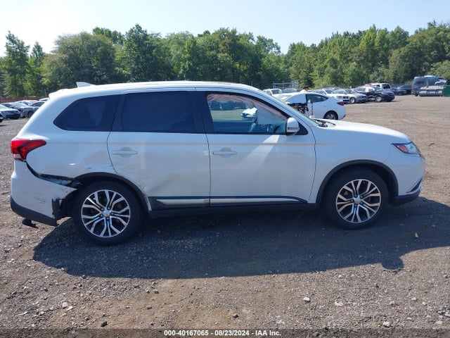 JA4AZ3A3XHZ027485 Mitsubishi Outlander Se/sel