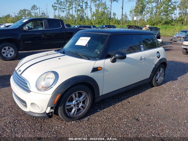 2011 MINI COOPER WMWSU3C54BT183441 Photo 1