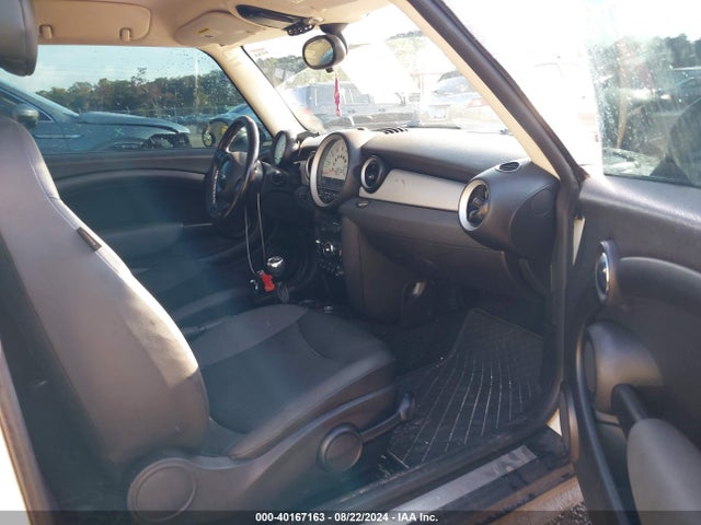 2011 MINI COOPER WMWSU3C54BT183441 Photo 4