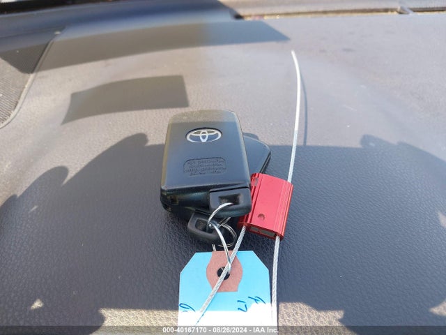 Toyota Rav4 Xle 2017 2T3WFREV7HW343705 Image 11
