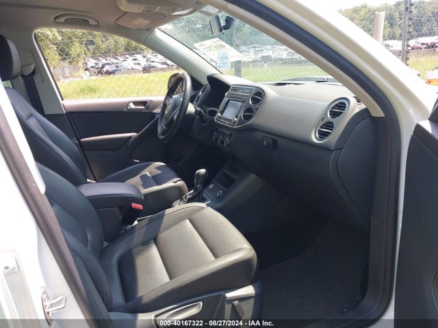 WVGAV3AX2EW555437 Volkswagen TIGUAN SE
