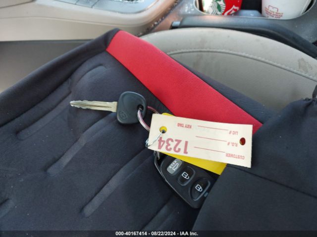 KMHD74LFXHU422121 Hyundai ELANTRA SE
