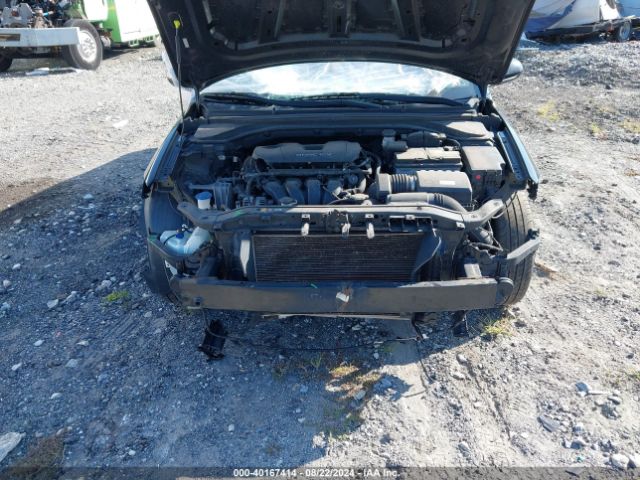 KMHD74LFXHU422121 Hyundai ELANTRA SE