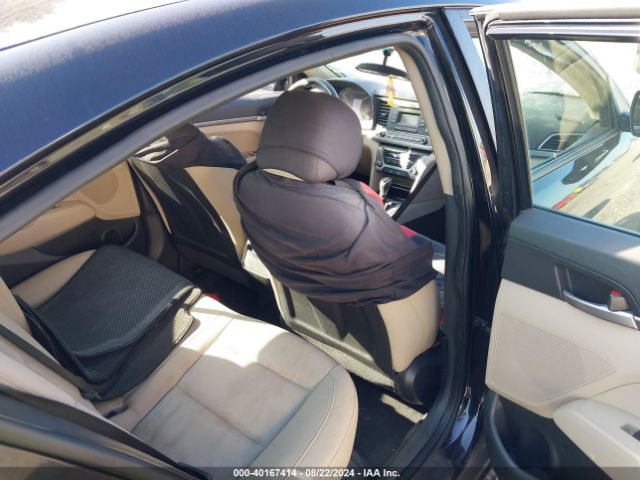 KMHD74LFXHU422121 Hyundai ELANTRA SE