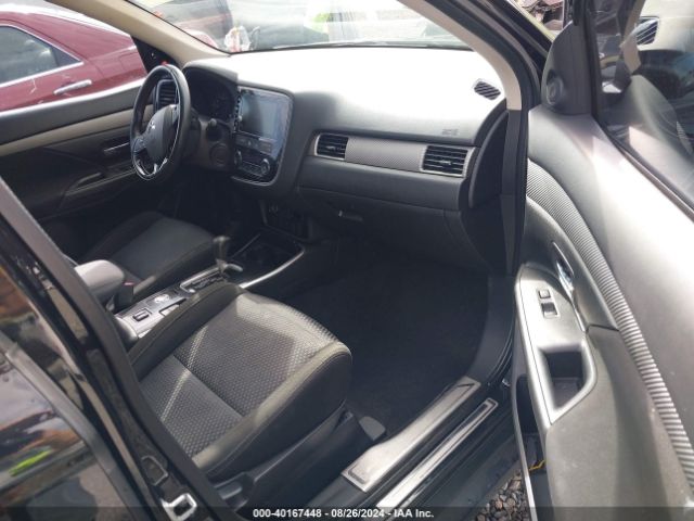 JA4AZ3A33JJ000973 Mitsubishi Outlander Se