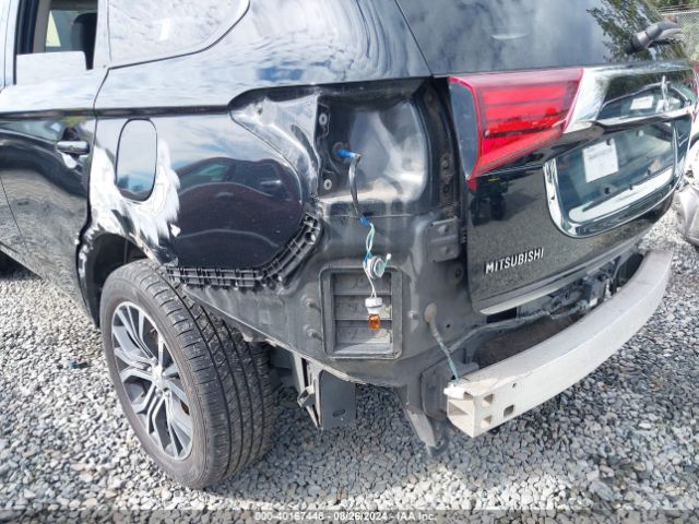 JA4AZ3A33JJ000973 Mitsubishi Outlander Se