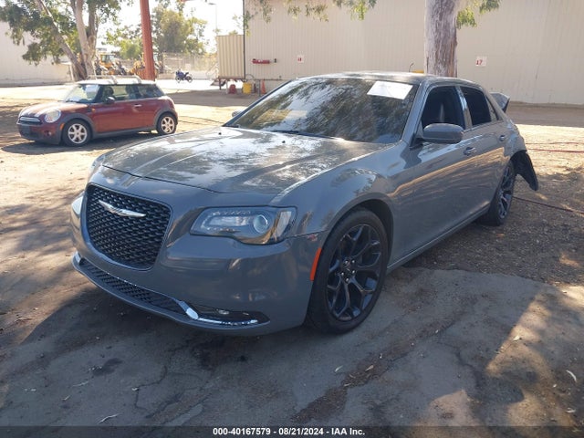 2C3CCABG2KH562800 Chrysler 300 300s