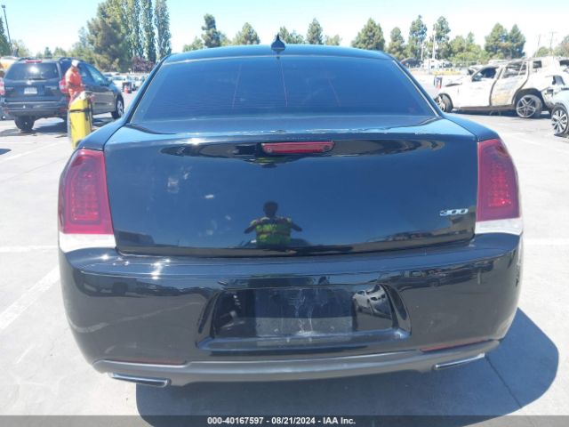 2C3CCAAG9JH308825 Chrysler 300 Touring