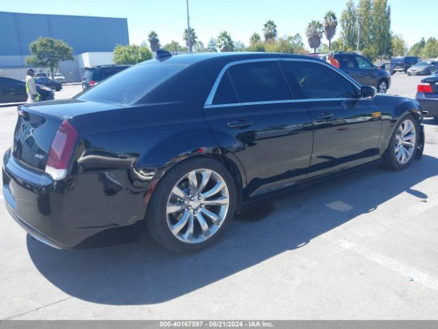 2C3CCAAG9JH308825 Chrysler 300 Touring
