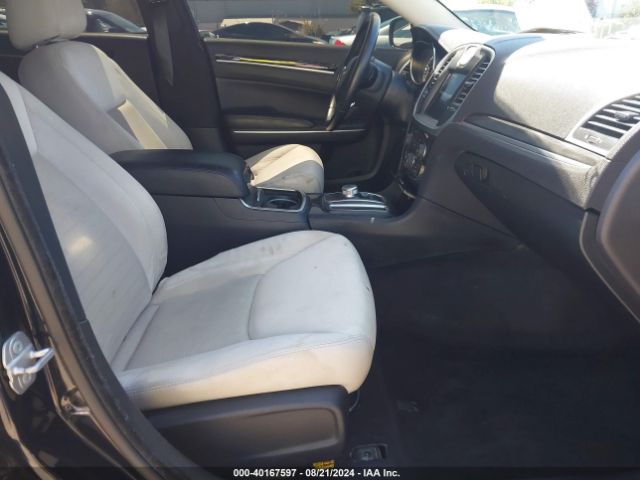 2C3CCAAG9JH308825 Chrysler 300 Touring