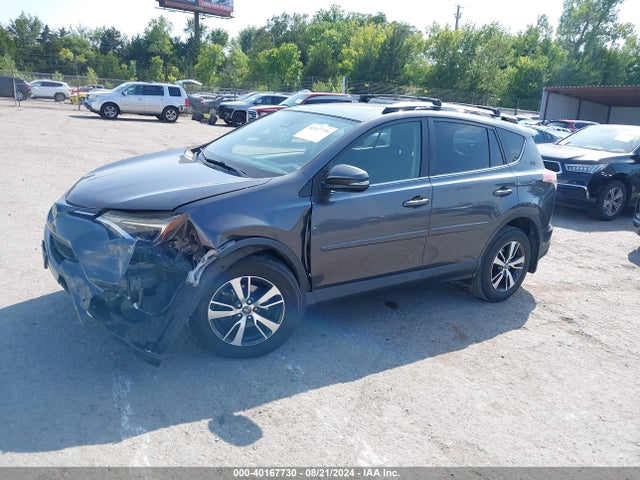 Toyota Rav4 Xle 2017 JTMRFREV8HJ706993 Image 2