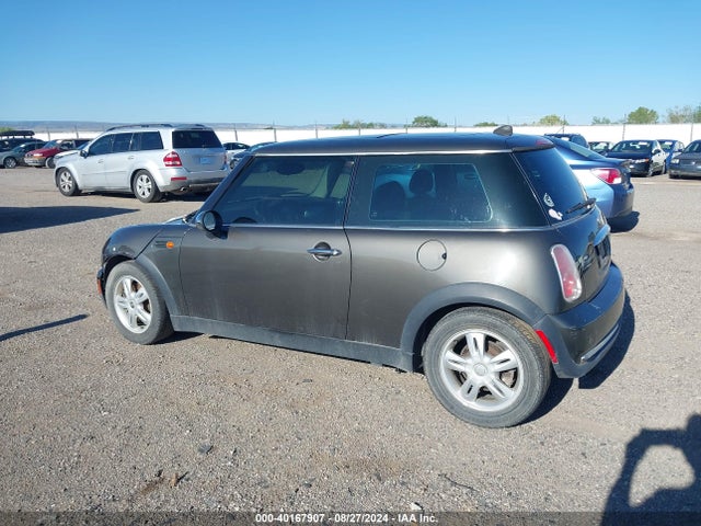 2006 MINI COOPER WMWRC33556TK66464 Photo 2
