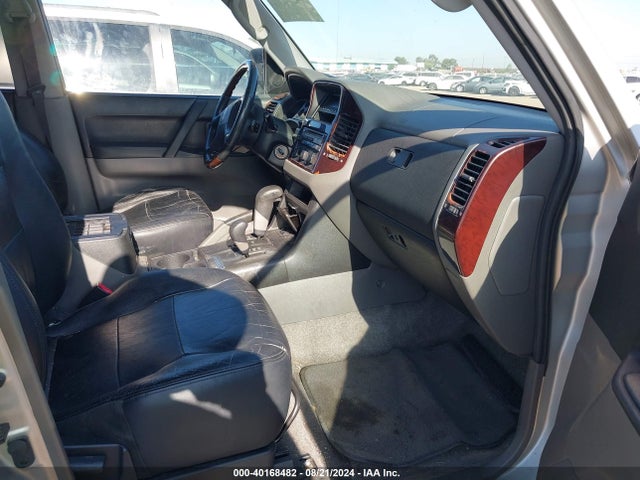 2001 MITSUBISHI MONTERO JA4MW51R21J022310 Photo 4