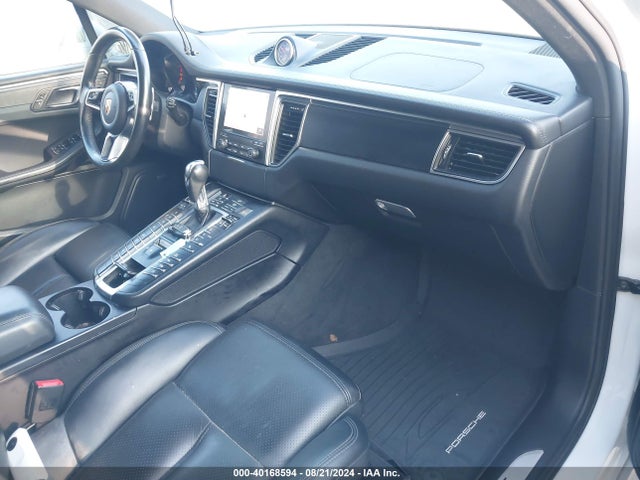 2018 PORSCHE MACAN WP1AG2A52JLB60286 Photo 4