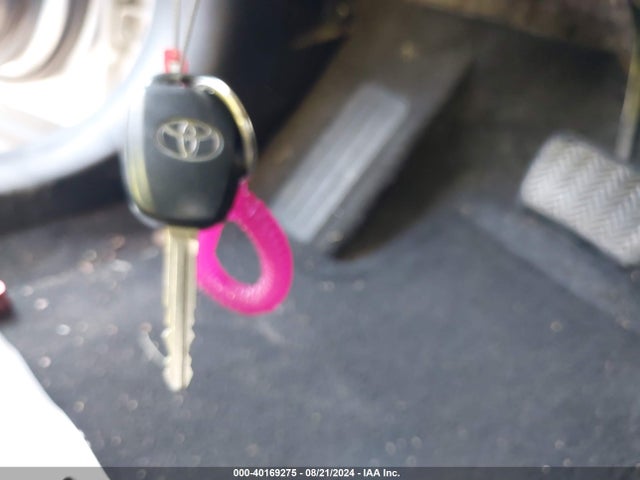 Toyota RAV4 LE 2015 JTMZFREVXFJ047019 Image 11
