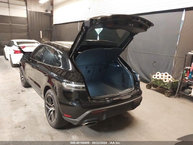 2022 PORSCHE MACAN WP1AA2A53NLB00802 Photo 2