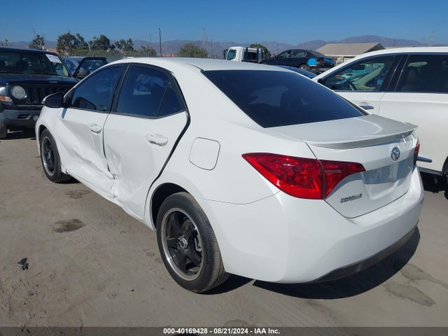 Toyota COROLLA SE 2017 5YFBURHEXHP692173 Image 3