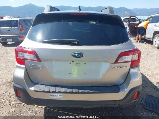 Subaru Outback 2.5i Premium 2018 4S4BSAFC4J3213815 Image 17
