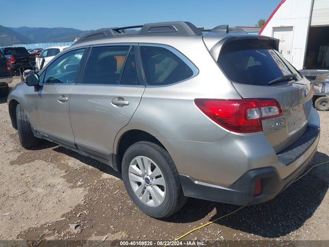 Subaru Outback 2.5i Premium 2018 4S4BSAFC4J3213815 Image 3