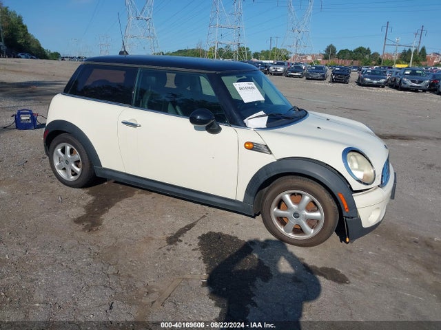 2010 MINI COOPER WMWMF3C52ATU77728 Photo 0