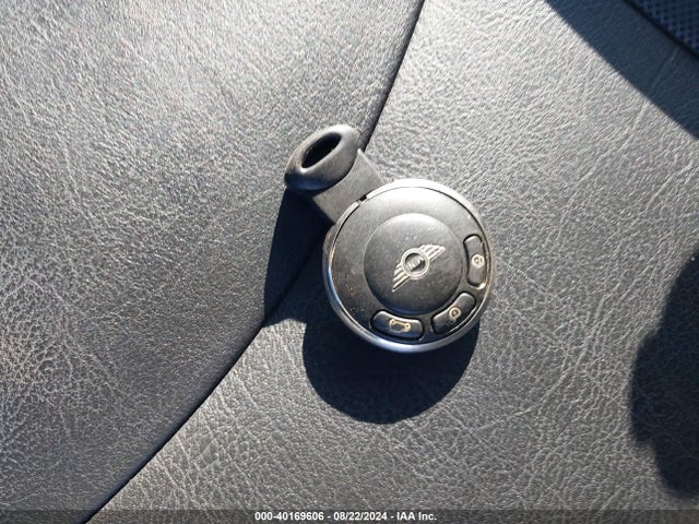 2010 MINI COOPER WMWMF3C52ATU77728 Photo 10