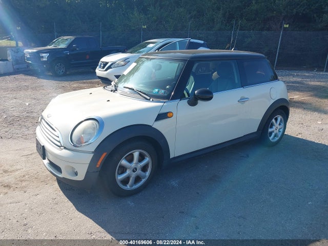 2010 MINI COOPER WMWMF3C52ATU77728 Photo 1