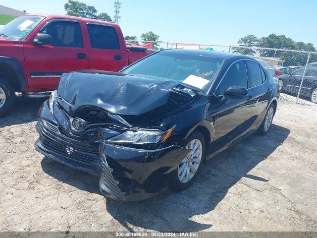 Toyota CAMRY LE 2018 4T1B11HK4JU588704 Image 2