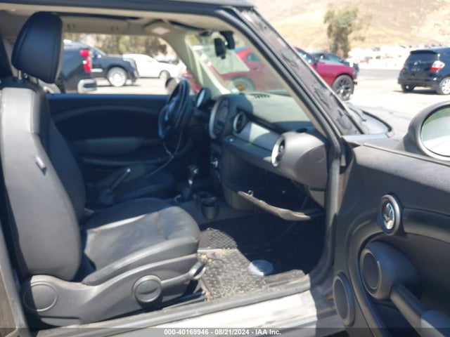 2011 MINI COOPER CLUBMAN WMWZF3C54BT187644 Photo 4