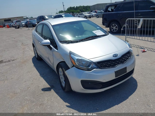 2015 KNADM4A31F6460017 main image