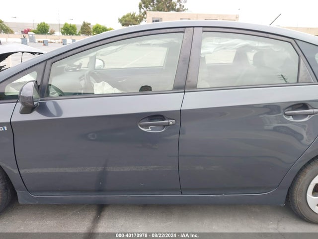 Toyota Prius Two 2014 JTDKN3DU9E0358858 Image 13