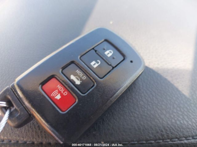 2T1BURHE1JC989967 Toyota Corolla Xle