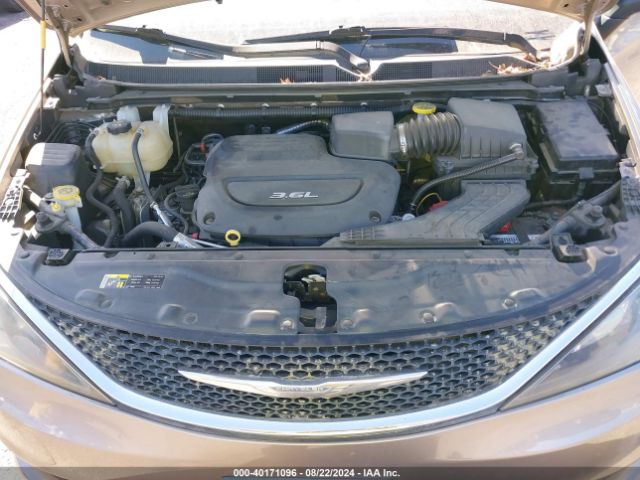 2C4RC1DGXHR609061 Chrysler Pacifica Touring