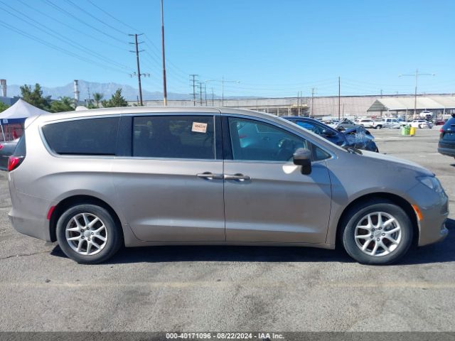 2C4RC1DGXHR609061 Chrysler Pacifica Touring