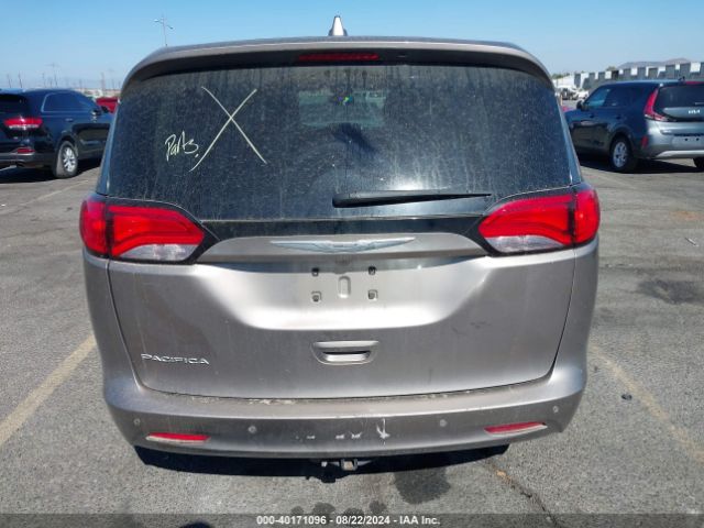 2C4RC1DGXHR609061 Chrysler Pacifica Touring