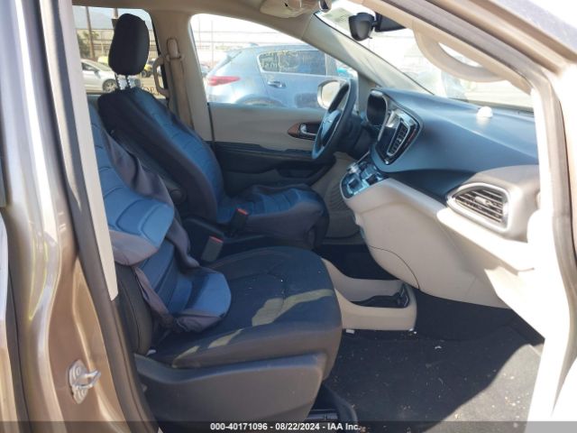 2C4RC1DGXHR609061 Chrysler Pacifica Touring