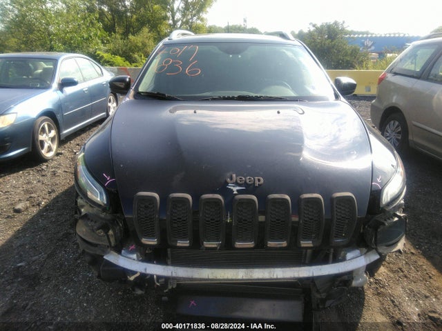 1C4PJMCS3HW588095 Jeep Cherokee Latitude 4x4