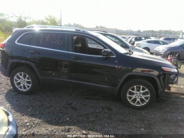 1C4PJMCS3HW588095 Jeep Cherokee Latitude 4x4