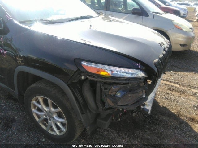 1C4PJMCS3HW588095 Jeep Cherokee Latitude 4x4