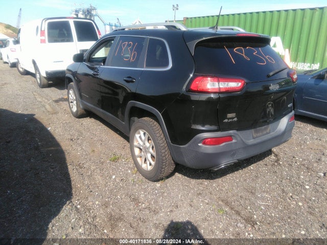 1C4PJMCS3HW588095 Jeep Cherokee Latitude 4x4